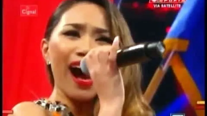 Preview image for the video "JESSICA SANCHEZ singt die philippinische Nationalhymne bei Pacquiao-Bradley 2".