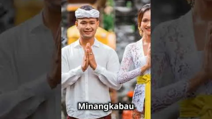 Preview image for the video "Traditional Indonesian Clothing Worn on Independence Day!".