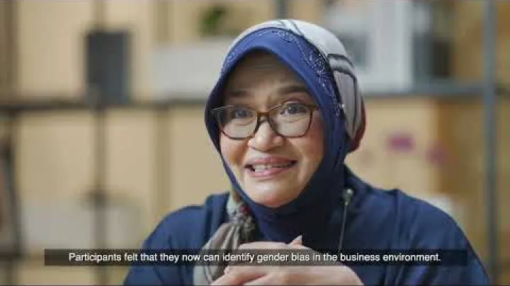 Preview image for the video "WeEmpowerAsia 在印度尼西亚: 在职场 市场 及社区赋能女性".