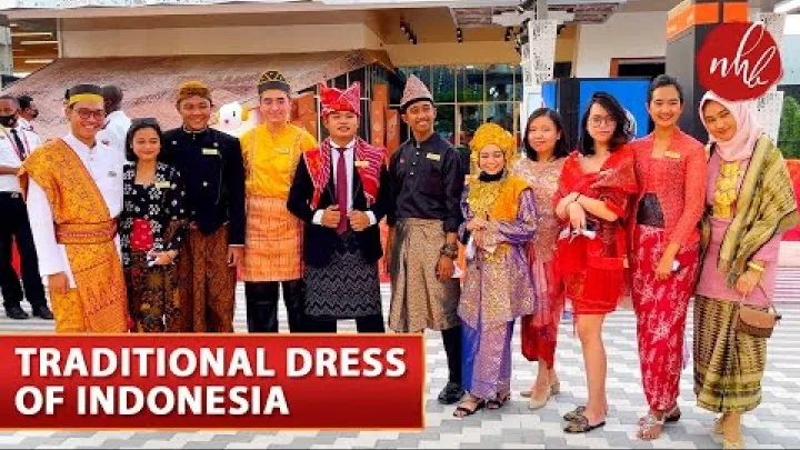 Preview image for the video "Tyylikäs ja värikäs Indonesian perinteinen mekko 🇮🇩".