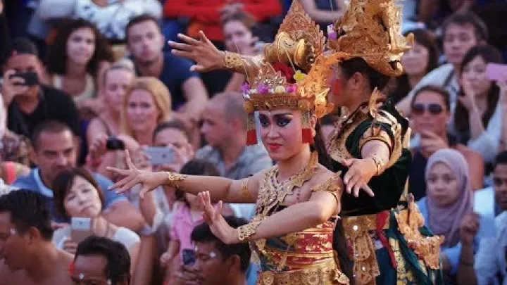 Preview image for the video "באלי - טיול יום לטנה לוט ולאולוואטו".