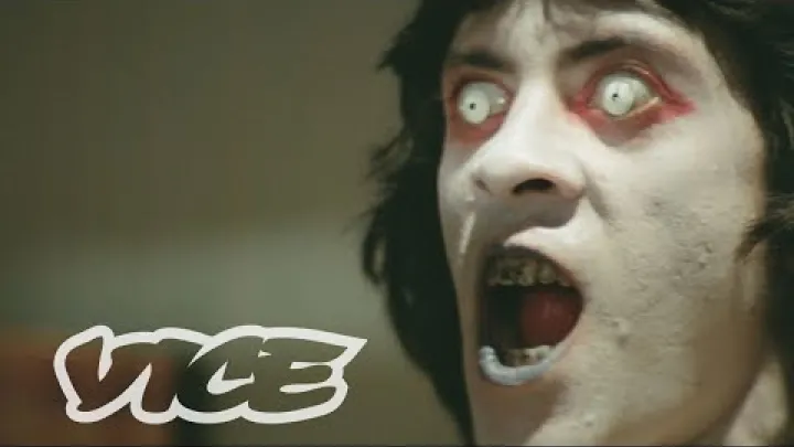 Preview image for the video "இரத்தம் உள்அங்கங்கள் மற்றும் மோசமான நடிப்பு 1980களின் இந்தோனேசிய B திரைப்படங்களின் உள்ளமை".