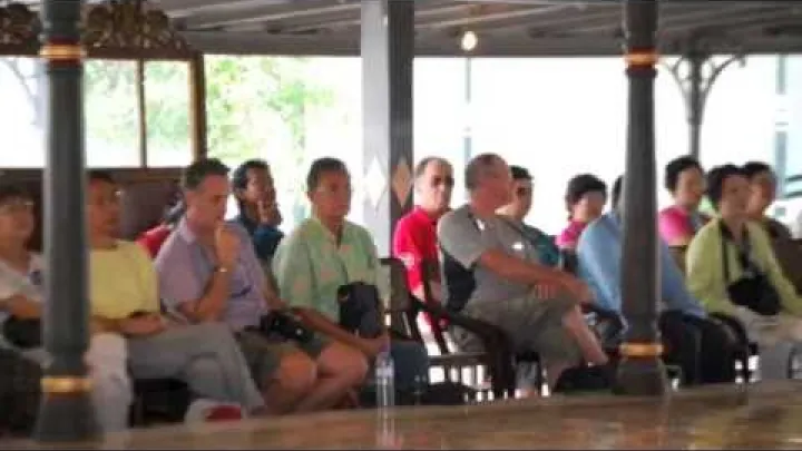 Preview image for the video "ഇൻഡോണേഷ്യ: സുൽത്താൻ കൊട്ടാര മ്യൂസിയം සහ നൃത്തം, യോഗ്യാകാർത, ജാവ".