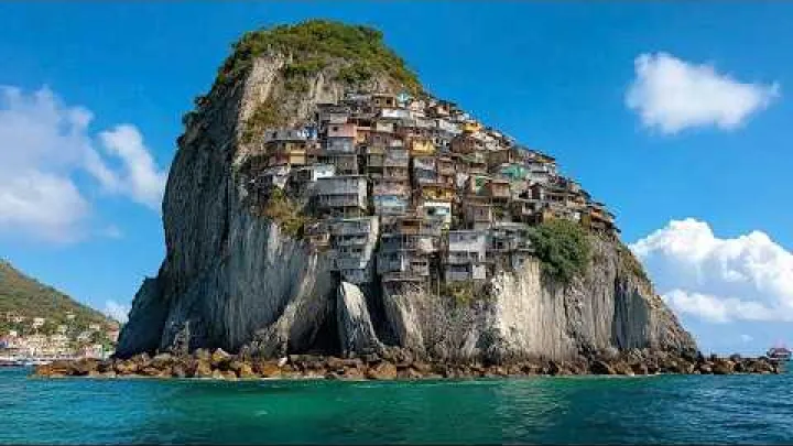 Preview image for the video "காணப்படாத இந்தியோனேஷியா | உள்ளூர் மக்களும் எவ்வளவு நம்ப மாட்டார்கள் என்று தோன்றும் மறைவு தீவுகள் | பயண வீடியோ 4K".