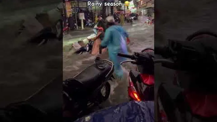 Preview image for the video "ஹோ சி மின் நகரில் வறண்ட மற்றும் மழைக்காலம், வியட்நாம்".