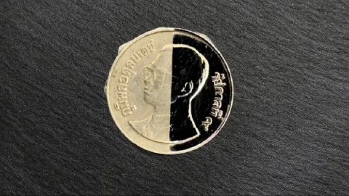 Preview image for the video "تھائی لینڈ نصف آئینہ پالش 1 باتھ 1989 - 36 سال پرانا سکہ - تسلی بخش ASMR".