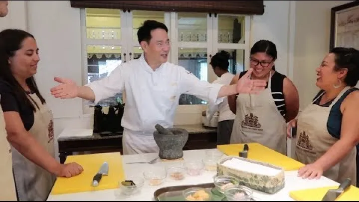 Preview image for the video "Бангкокта базарга барумен ең жақсы аспаздық курс! [Vlog 64]".