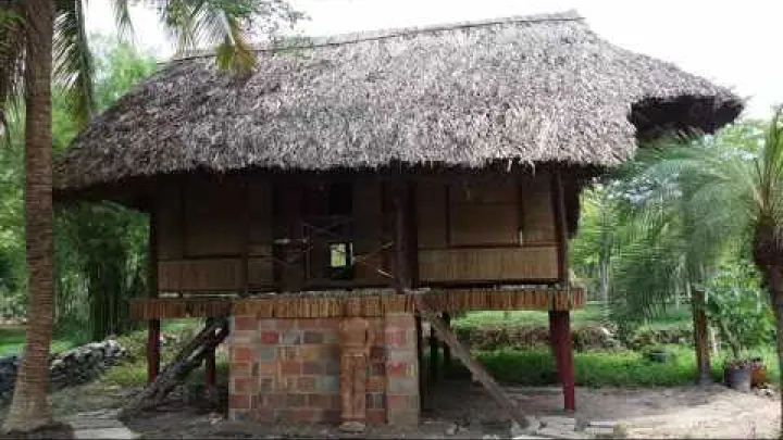 Preview image for the video "একটি ঐতিহ্যবাহী গ্রামীণ ভিয়েতনামি বাড়ির সংক্ষিপ্ত ভ্রমণ".