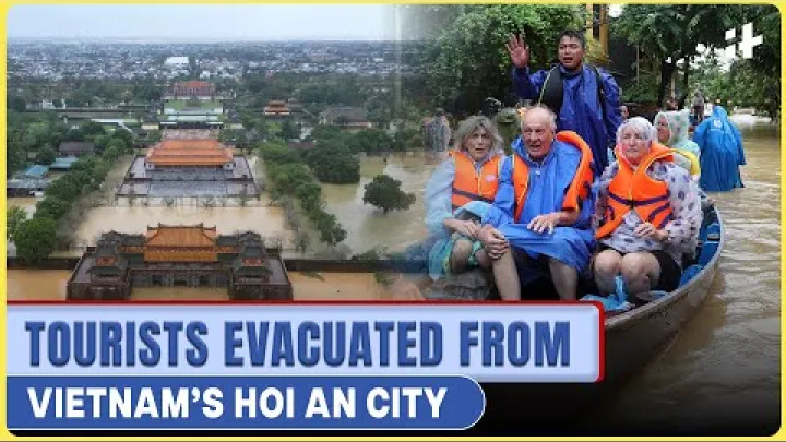 Preview image for the video "Siyam nam patay, 40 000 turista inilikas dahil sa baha sa mga pamosong lugar sa Vietnam".