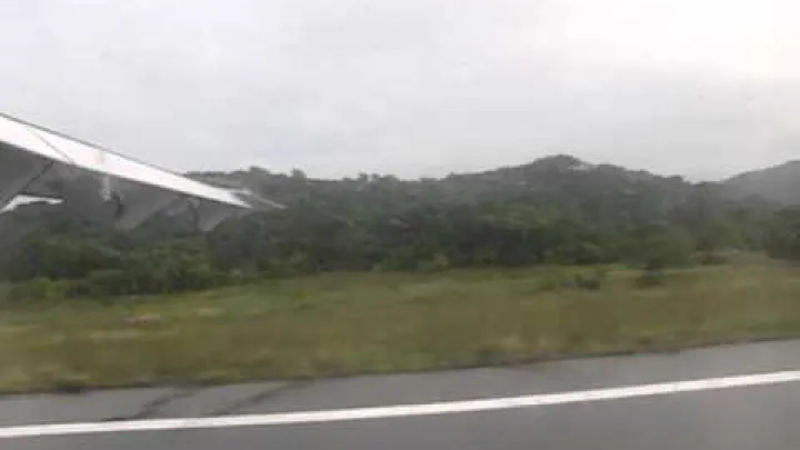 Preview image for the video "ATR72-500 Vasco Airlines kutua uwanja wa ndege Con Son Con Dao Vietnam".