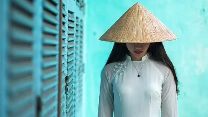 Preview image for the video "What is the Traditional Dress of Vietnam? | Ao Dai Explained".