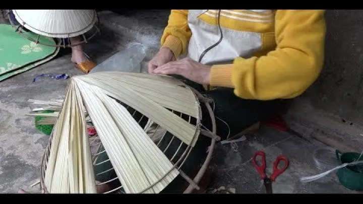 Preview image for the video "How to make a traditional Vietnamese palm leaf hat".