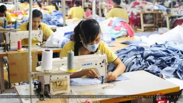 Preview image for the video "Kuteswa katika sweatshops: chapa za Australia zilazoa wafanyakazi wa nguo Vietnam".