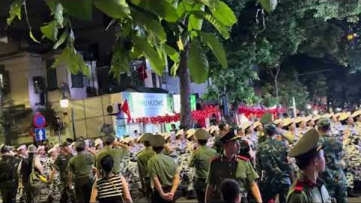 Preview image for the video "ஹனாய் பா தின் சதுக்கத்தில் இரண்டு மணி நேர தேசிய தின நடை பெருமை பயிற்சி கூட்டத்தை மயக்கும்".