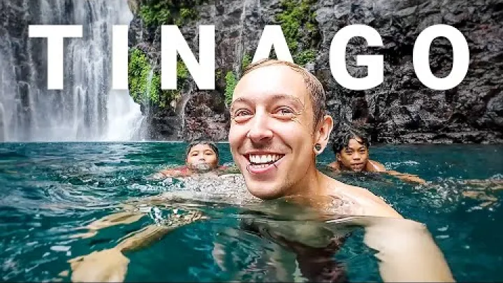 Preview image for the video "Heimamenn fara með mig í klettastökk við besta foss Mindanao! 🇵🇭".
