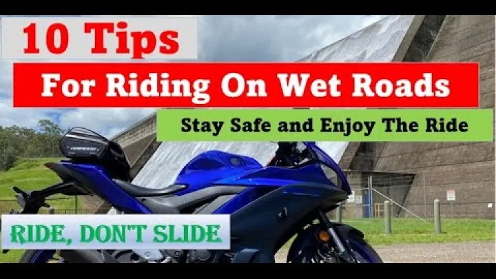 Preview image for the video "10 tips - Motorcykelkørsel på våde veje.".