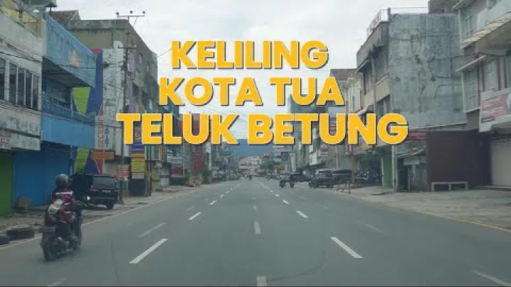 Preview image for the video "Projížďka starým městem, Teluk Betung. Bandar Lampung.".