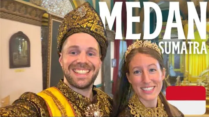 Preview image for the video "Udforskning af Medan: Første dag på Sumatra, Indonesien rejsevlog, Maimun-paladset, Raya-moskeen, stærk mad".