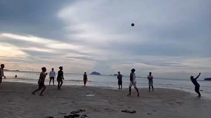 Preview image for the video "PROHLÍDKA JOLO SULU 2. ČÁST MÍŘÍ NA „PLÁŽ MAUBOH“🌊🌴".