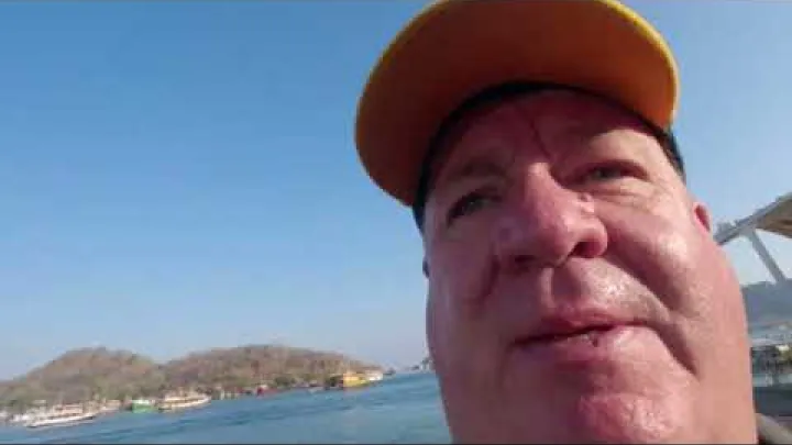 Preview image for the video "Procházka po Labuan Bajo, Flores".