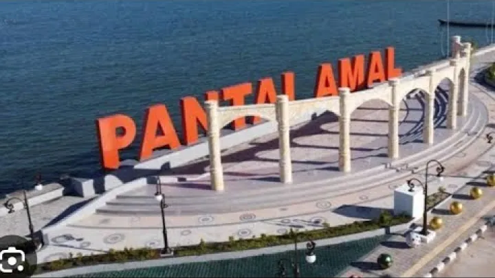 Preview image for the video "گردشگری در ساحل آمال بارو در تاراکان، کالیمانتان".
