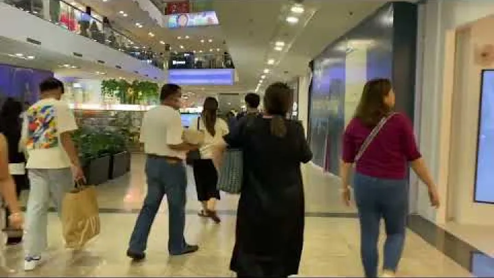 Preview image for the video "ایستگاه MRT آیالا تا گرین‌بلت - پیاده‌روی و گفتگو".