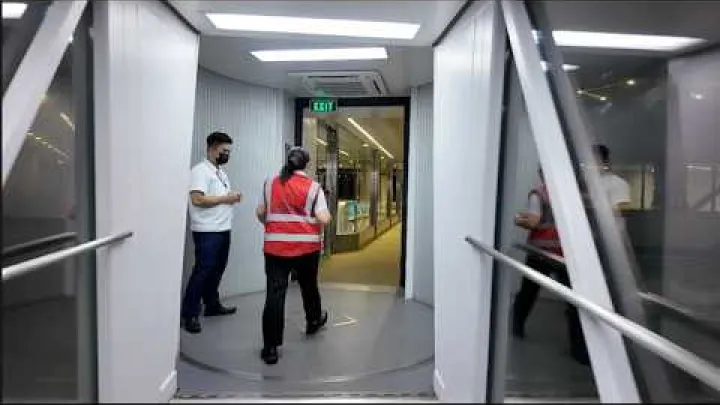 Preview image for the video "راهنمای ورود به فرودگاه مترو مانیل ✈️ | فرآیند ورود به NAIA گام به گام".