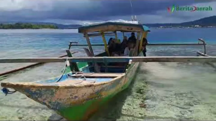 Preview image for the video "Die Schönheit der Insel Mansinam in Manokwari".