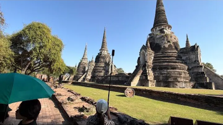 Preview image for the video "Tempeltur i Ayutthaya Historisk park, Thailand".