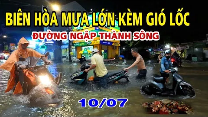 Preview image for the video "BIÊN HÒA: PIOGGIA FORTE CON TROMBE D'ARIA, STRADE COMPLETAMENTE ALLAGATE.".