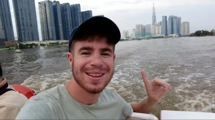 Preview image for the video "Một chuyến tham quan PHẢI THỬ khi đến Ho Chi Minh City mà không tốn kém!".