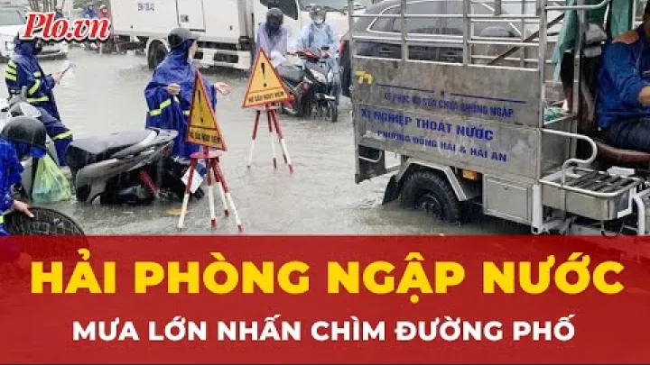 Preview image for the video "Vedere de aproape a străzilor din Haiphong inundate, locuitorii se deplasează cu dificultate".