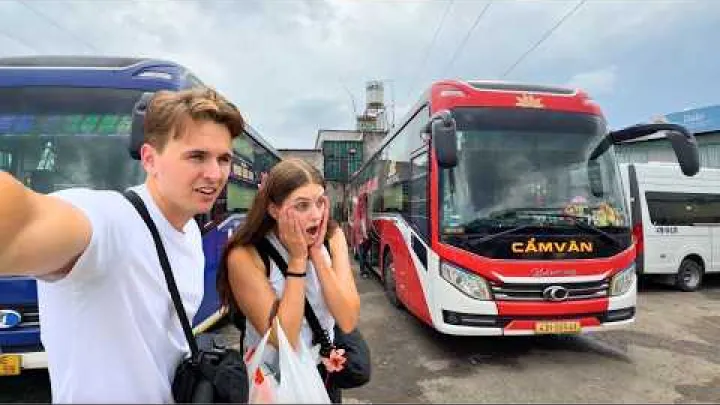 Preview image for the video "Jeli jsme 20hodinovým VIP lůžkovým autobusem ve Vietnamu… VELKÁ chyba 🇻🇳".