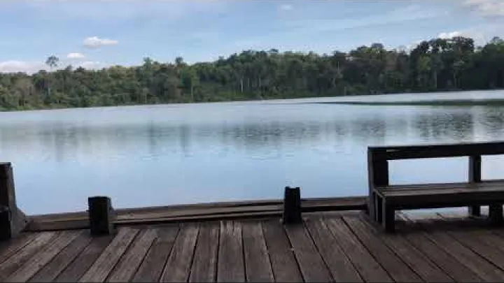 Preview image for the video "Gåtur omkring vulkansøen - Yeak Laom".