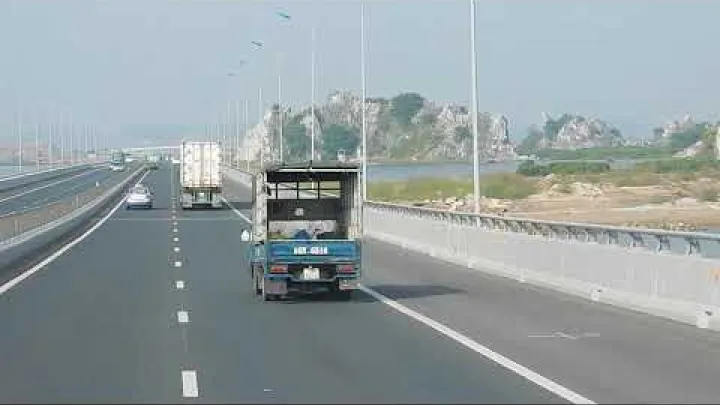 Preview image for the video "Autopista de Hai Phong, Vietnam".