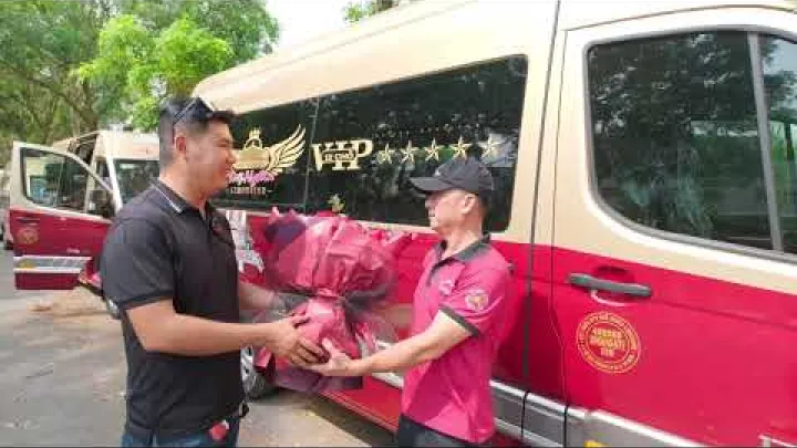 Preview image for the video "Ervaar de 5-sterrenreis van Saigon naar Tay Ninh met Huệ Nghĩa Limousine".