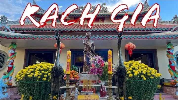 Preview image for the video "Nadmorskie miasto w Delcie Mekongu - Rach Gia".