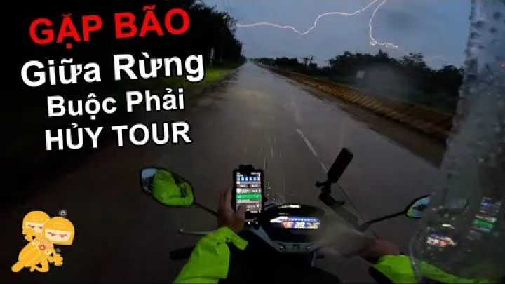 Preview image for the video "Viaggio a Tay Ninh #Kết - Il gruppo incontra una tempesta, dobbiamo tornare indietro urgentemente nella notte - Xe Ôm Vlog".