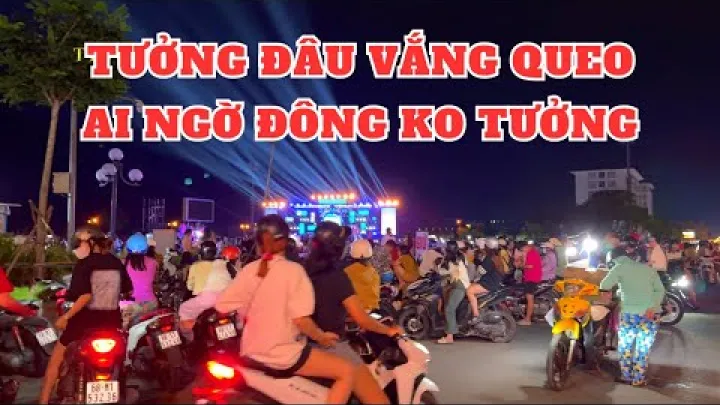 Preview image for the video "استكشاف كيف تبدو مدينة راش جيا في كيين جيانج في الليل".