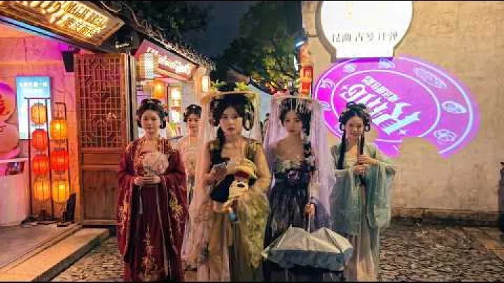 Preview image for the video "Spaziergang durch die schönste alte Straße der Volksrepublik China bei Nacht (Pingjiang-Straße in Suzhou)".