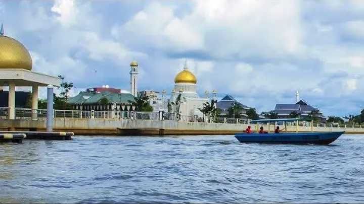 Preview image for the video "۱۰ هتل برتر پیشنهادی در بندر سری بگاوان، بورنئو، برونئی".