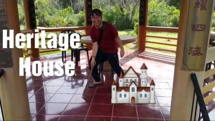 Preview image for the video "HERITAGE HOUSE – Freizeitpark Sungai Basong, Brunei".