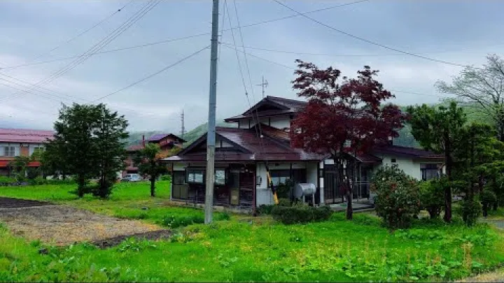 Preview image for the video "ജപ്പാനിലെ ഹകുബ, നഗാനോയിലെ മഴയുള്ള ദിവസം: മഴയിൽ നടത്തം - കനത്ത മഴ 4K - ഭൂമിയിലെ സ്വർഗം".