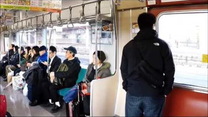 Preview image for the video "Seria 733 JR Hokkaido „Hakodate Liner” (z Hakodate do Shin-Hakodate-Hokuto): prezentacja wnętrza kabiny".