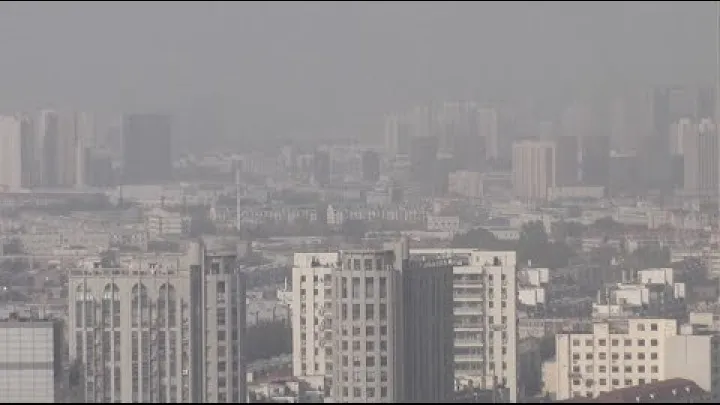 Preview image for the video "تیانجین به دلیل مه غلیظ همه بزرگراه‌ها را می‌بندد".