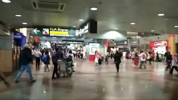 Preview image for the video "Příjezdová hala železniční stanice Kuala Lumpur Sentral".