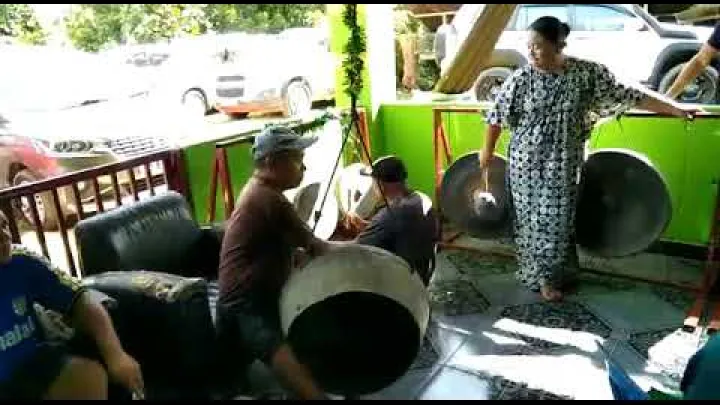 Preview image for the video "Aktivitäten der Dusun-Leute in Brunei, wenn sie mit Familienmitgliedern zusammen sind. #dusun #brunei #tutong".