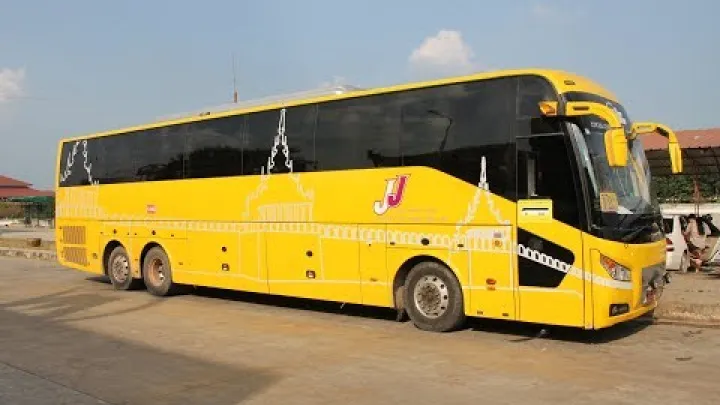 Preview image for the video "Slīdrāde: Autobuss no Jangonas uz Taunggyi un atpakaļ uz Jangonu".