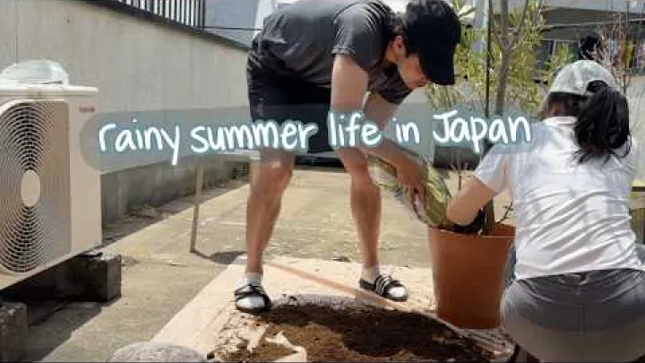 Preview image for the video "Det er regntid i Tokyo, og sådan tilbringer vi vores dage".