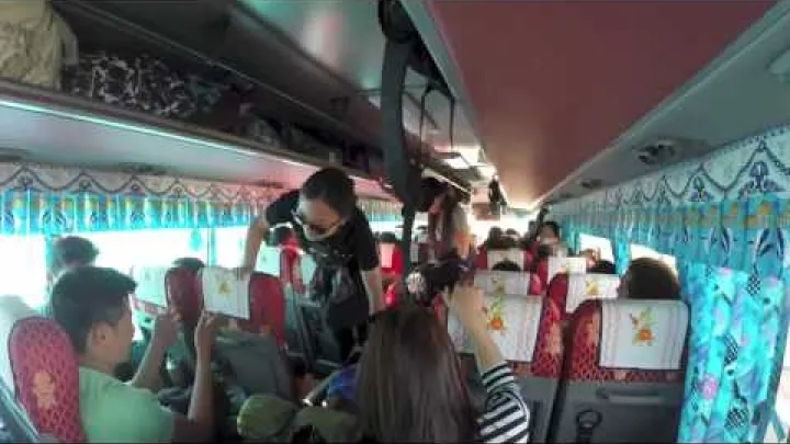 Preview image for the video "Moğolistan'da İlk Otobüs Yolculuğu: Başka Yerlerde Göremeyeceğiniz Bazı Tuhaflıklar".